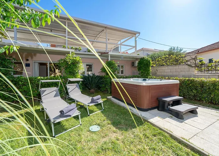Santa Lucia Apartments With Whirlpool
